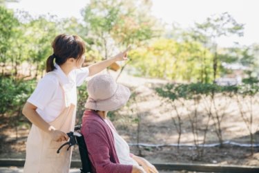 介護福祉士はいつから名乗れる？